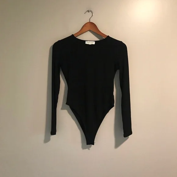 EUC Bodysuit And Tie Waist Shorts Set 2-Piece Outfit Black & White Size Small - Picture 3 of 12